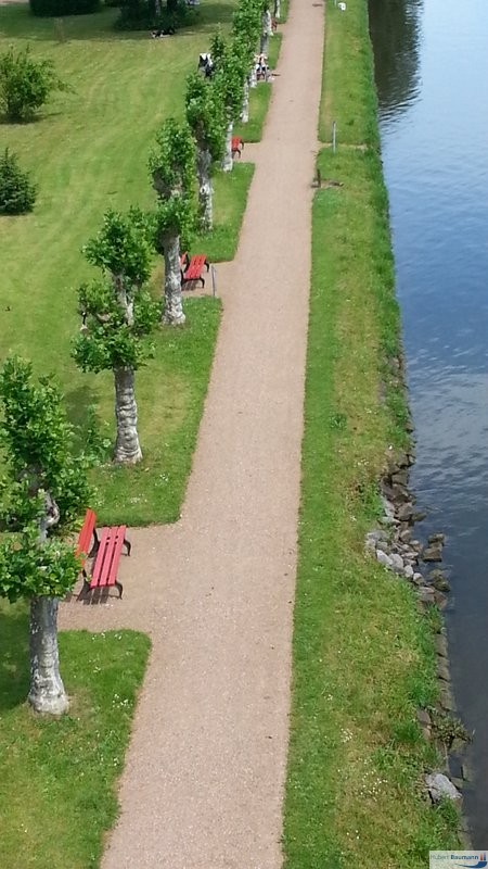 Obernburg - Blick von der Fußgängerbrücke auf die Mainpromenade / Mainufer - Kategorien: Outdoor-Erlebnisse  20140525_121730_Android